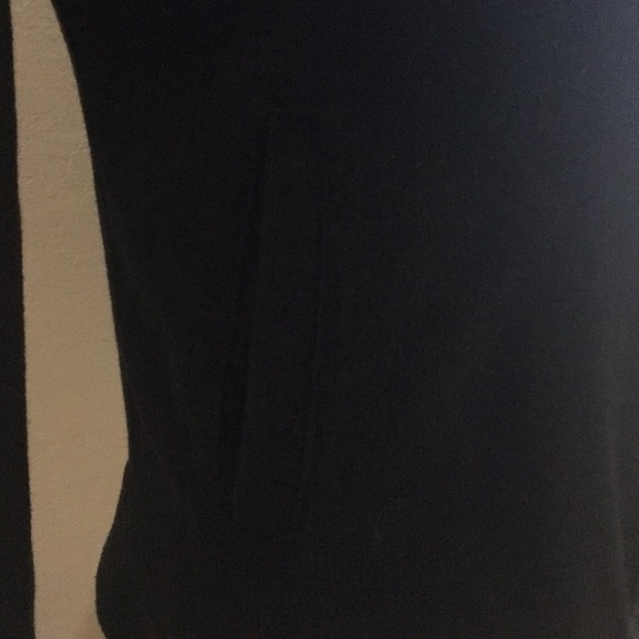 black jacket - Picture 3 of 3